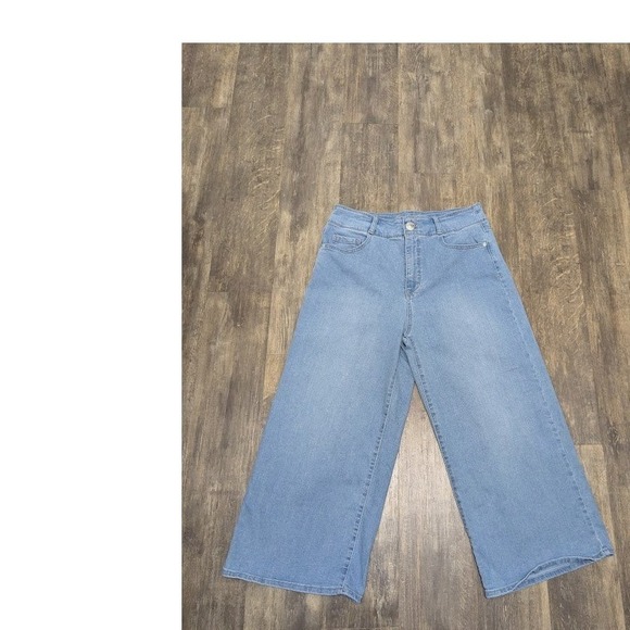 Gloria Vanderbilt Denim - Gloria Vanderbilt Women's Size 8 Light Wash Wide Leg Cropped Jeans Denim Pants